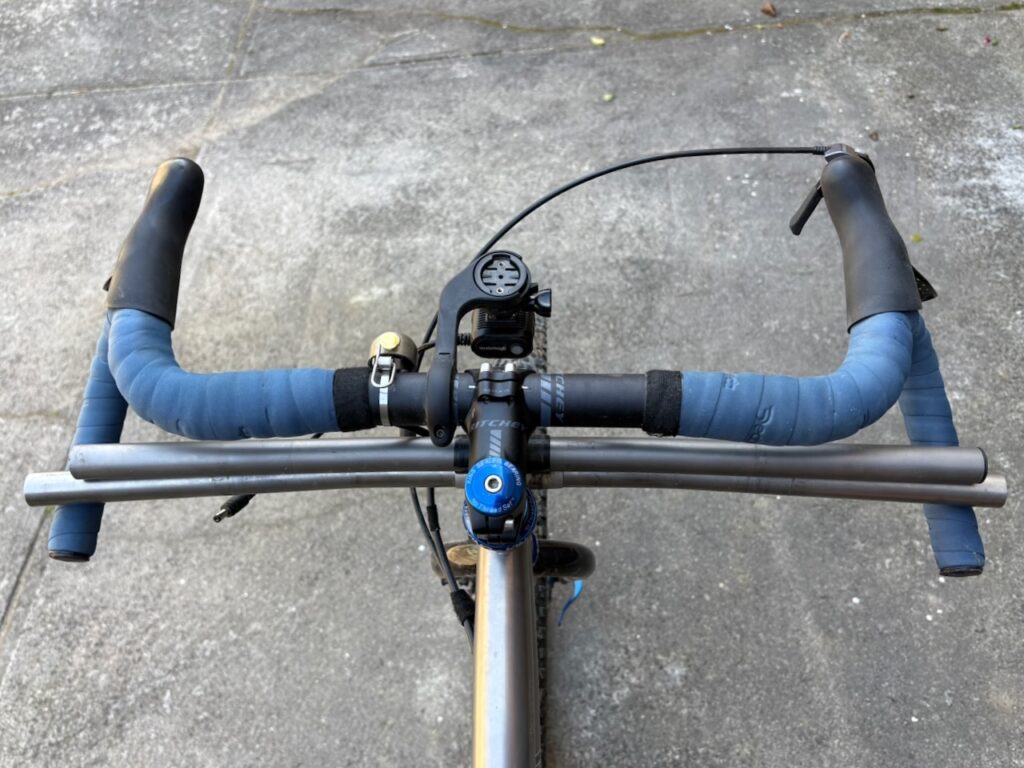 Three bars: Ritchey Beacon 46cm, Titec 555mm, Kent Eriksen 620mm.